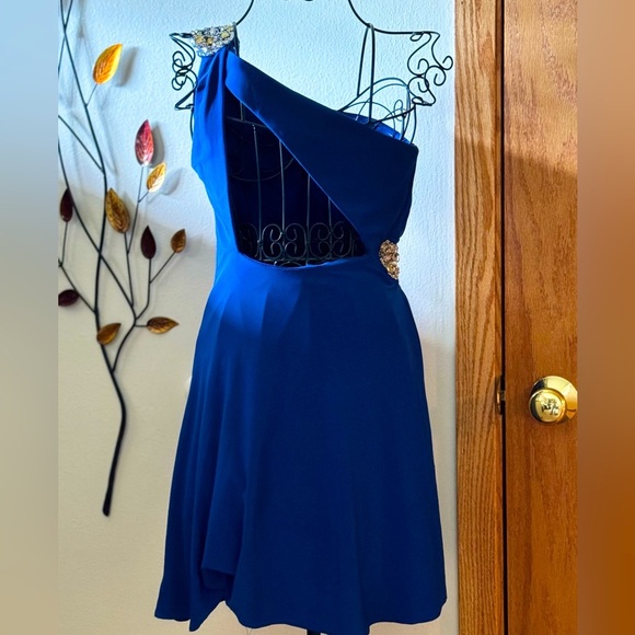 Hailey Logan one shoulder blue dress - Picture 4 of 7